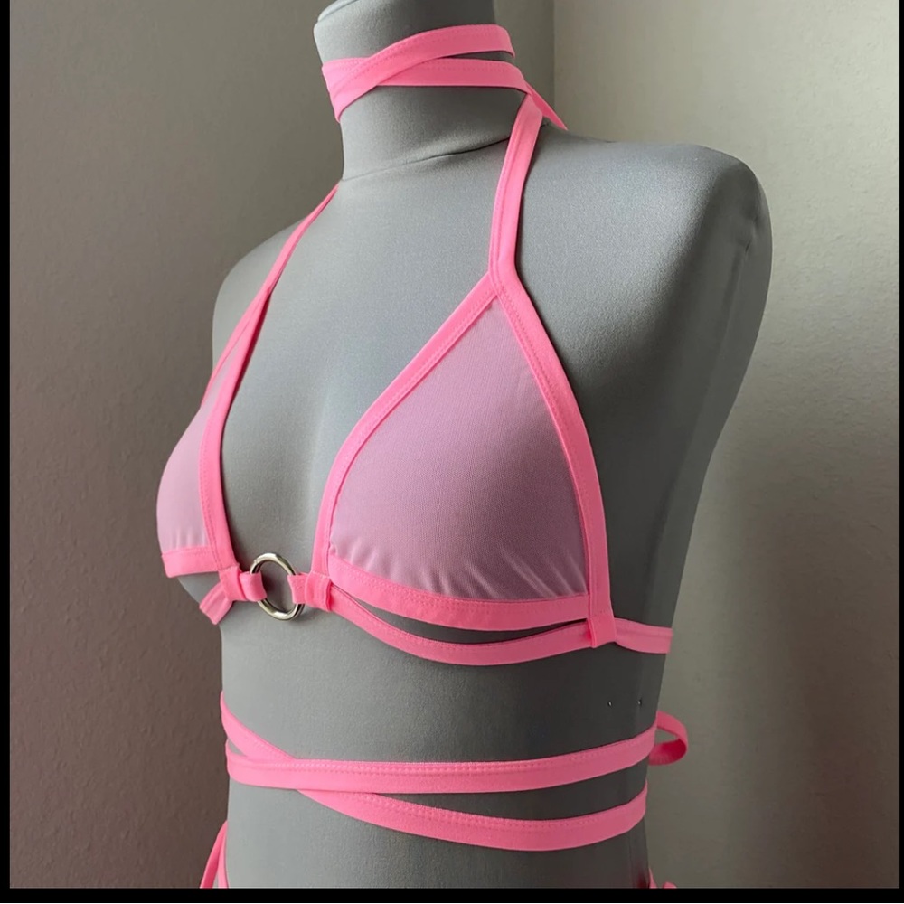 Brand new pink mesh peekaboo top from Syzygy the label- size M - silver hardware - Picture 1 of 2
